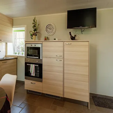 Cozy Home For 4 Guests, Cleaning Included Holiday home